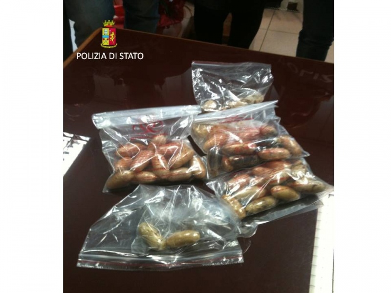 Arriva all'aeroporto con 70 ovuli di eroina nello stomaco: arrestato cittadino nigeriano